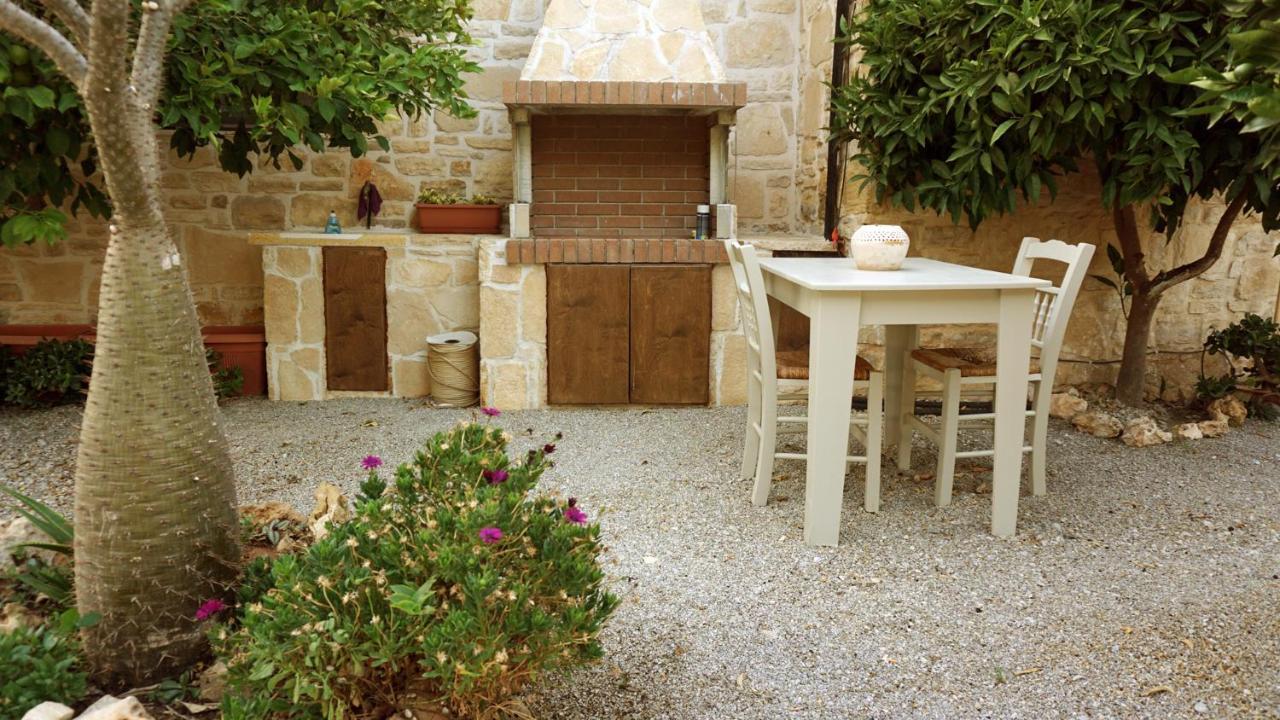 Villa Aspasia With Private Jacuzzi - Oasis Resort Κόκκινος Πύργος Εξωτερικό φωτογραφία