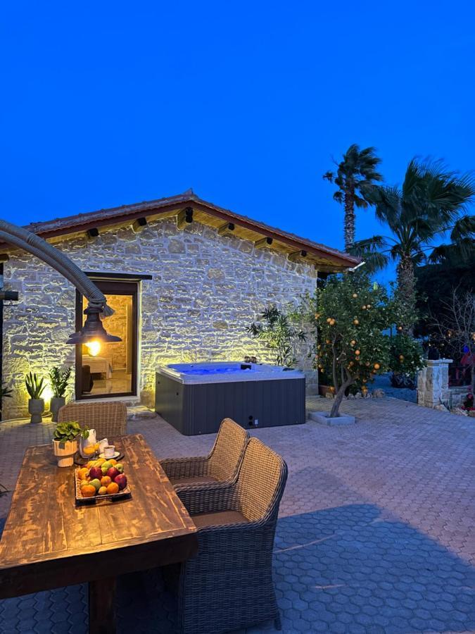 Villa Aspasia With Private Jacuzzi - Oasis Resort Κόκκινος Πύργος Εξωτερικό φωτογραφία