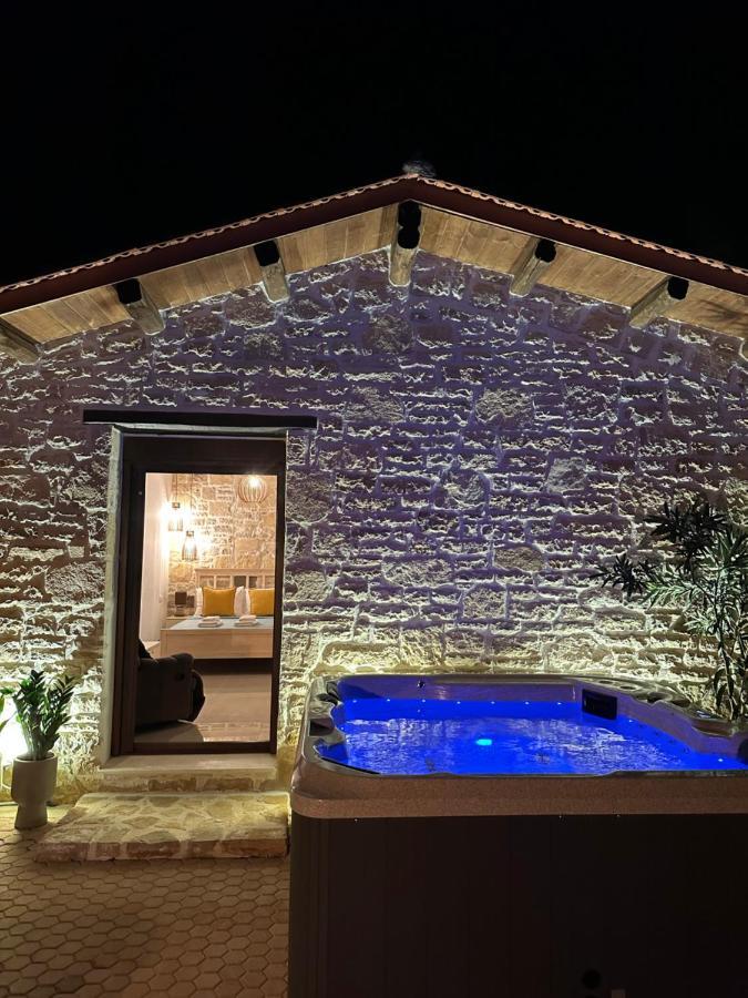 Villa Aspasia With Private Jacuzzi - Oasis Resort Κόκκινος Πύργος Εξωτερικό φωτογραφία