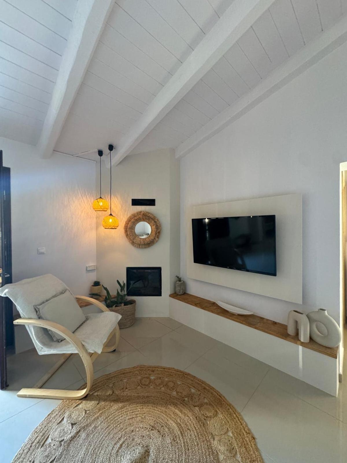 Villa Aspasia With Private Jacuzzi - Oasis Resort Κόκκινος Πύργος Εξωτερικό φωτογραφία