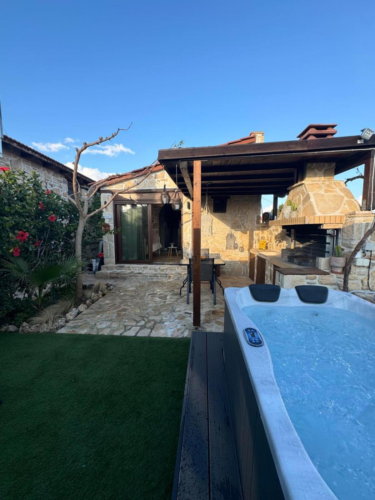 Villa Aspasia With Private Jacuzzi - Oasis Resort Κόκκινος Πύργος Εξωτερικό φωτογραφία